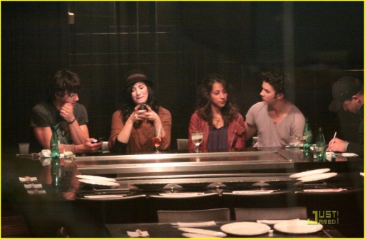 normal_kevin-joe-jonas-date-demi-danielle-08.jpg