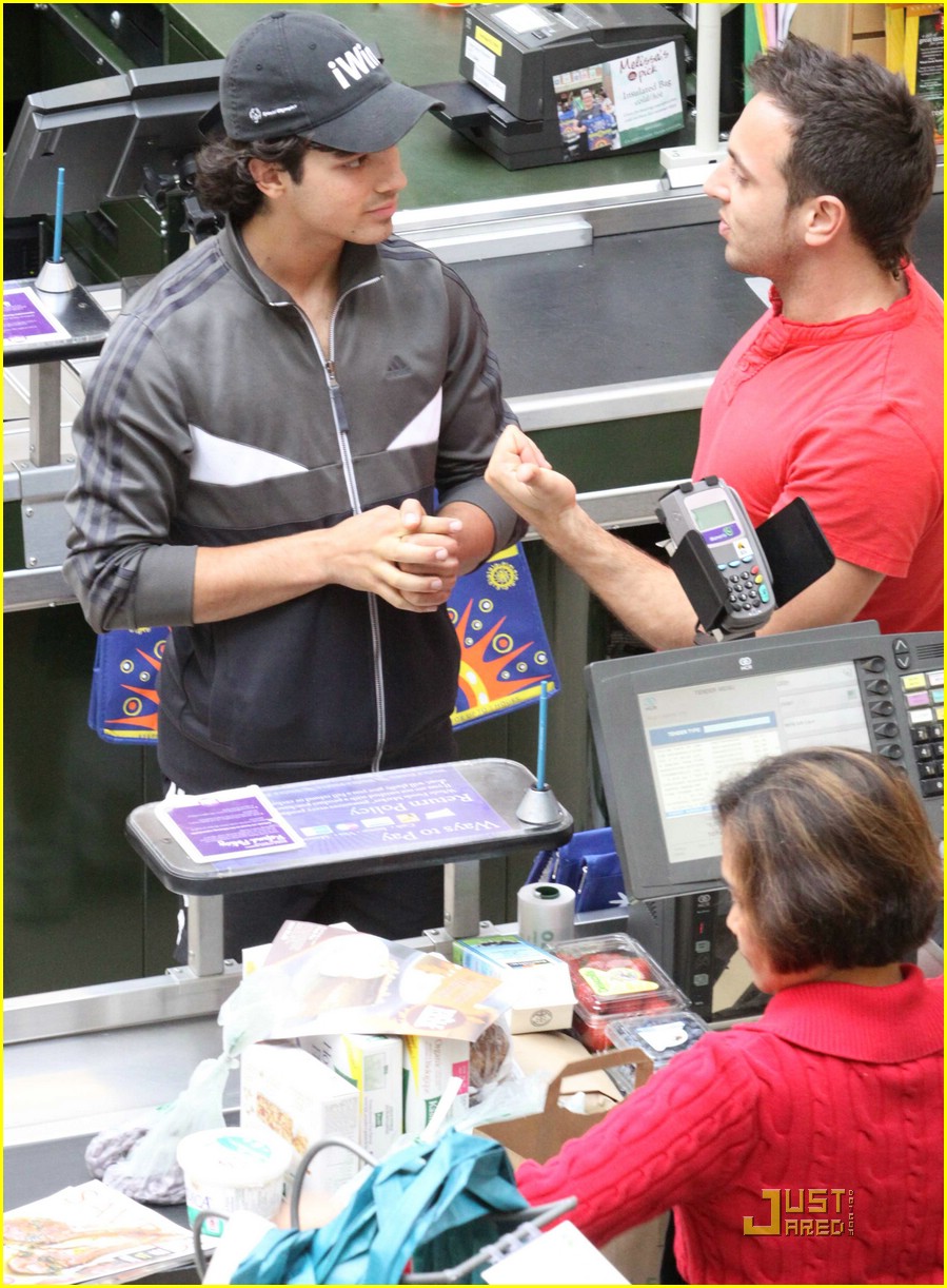 joe-jonas-camp-rock-cooker-05.jpg