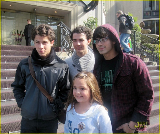 normal_jonas-brothers-toronto-trio-01.jpg