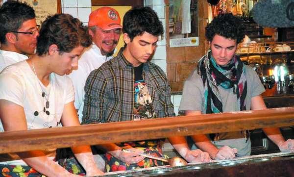 jonas-pizza-2.jpg