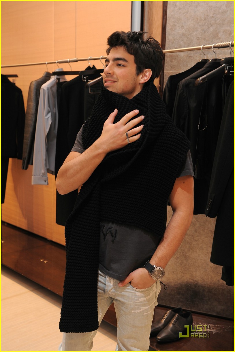 jonas-brothers-gianfranco-ferre-06.jpg