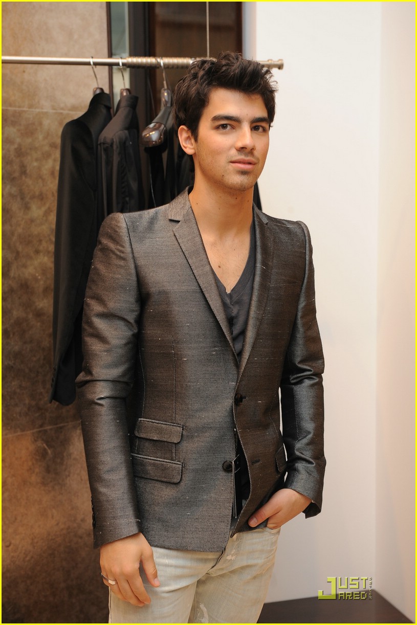 jonas-brothers-gianfranco-ferre-03.jpg