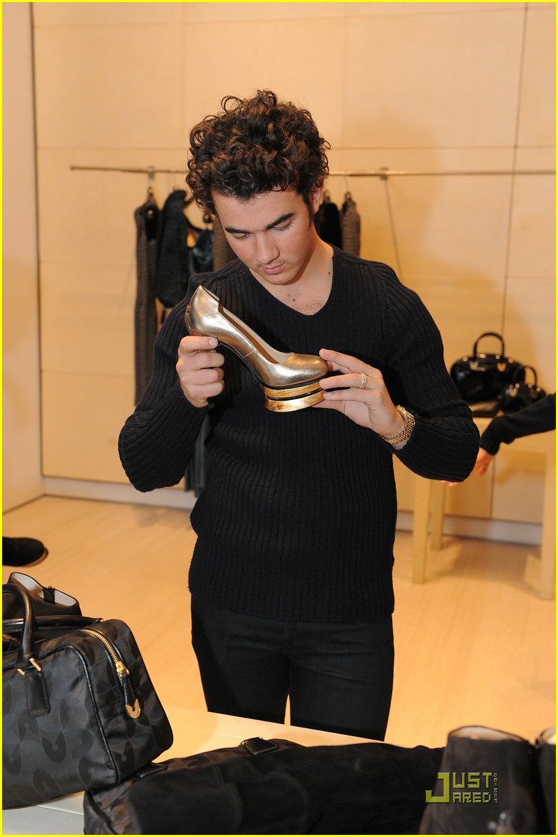 jonas-brothers-gianfranco-ferre-02.jpg
