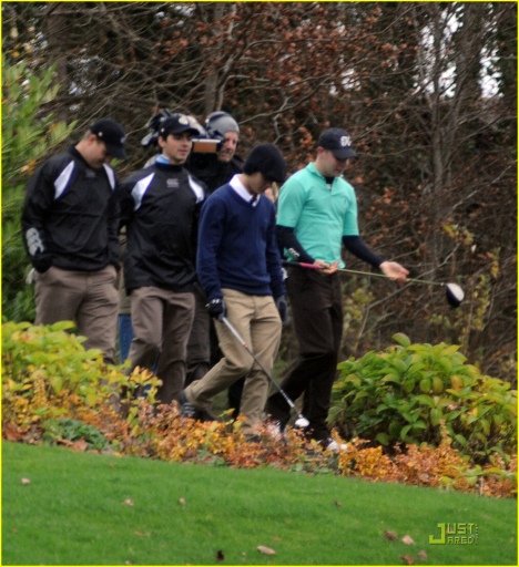 normal_joe-nick-jonas-golfing-k-club-07.jpg