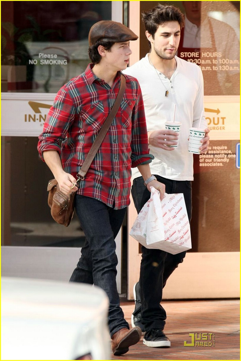 nick-jonas-in-our-burger-11.jpg